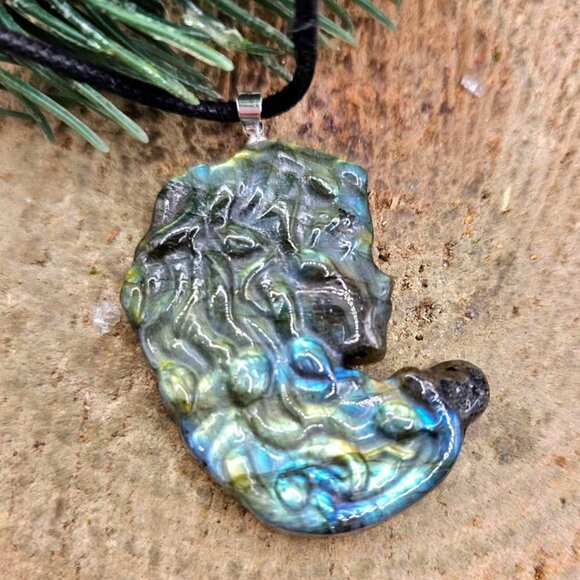 Nature Labradorite Carved Flashy Medusa Big Pendant Necklace - Picture 4 of 9